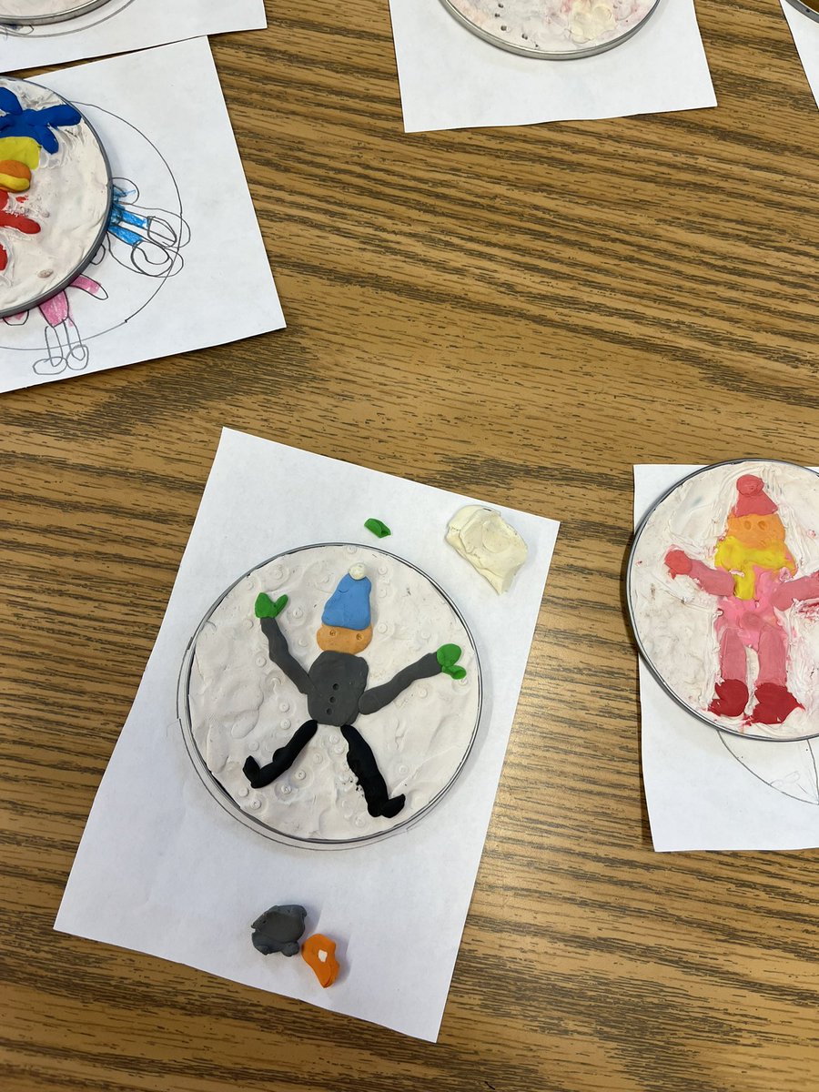 gagne_k's tweet photo. Finding art in texts! Students recreated images from the text #PerfectSnow @barbreidart @wps_wildcats @GEDSB https://t.co/PSNtBHsEix