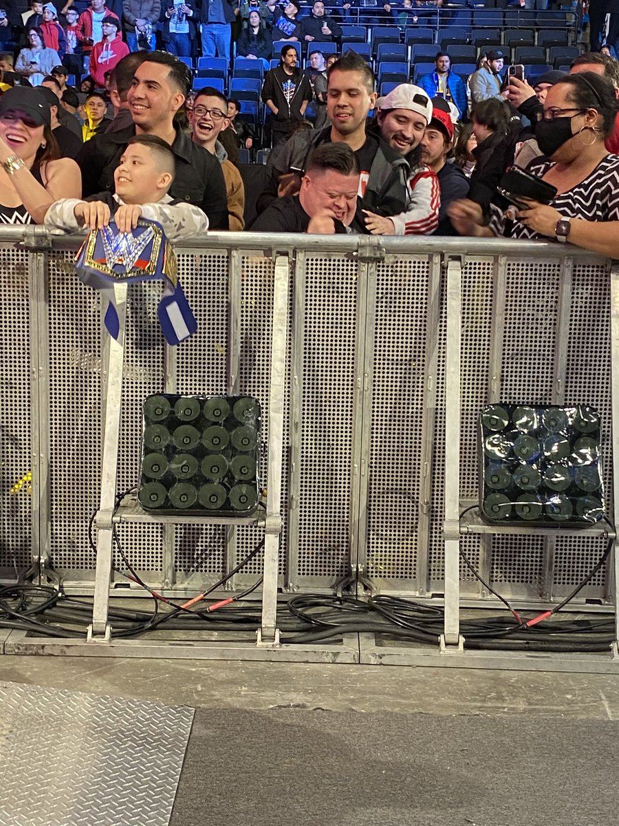 RomanMoxFan2010's tweet image. This young man who got embarrassed by Lacey Evans got a shirt by KO. Bless him! ❤️❤️