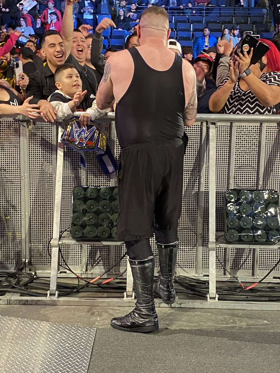 RomanMoxFan2010's tweet image. This young man who got embarrassed by Lacey Evans got a shirt by KO. Bless him! ❤️❤️