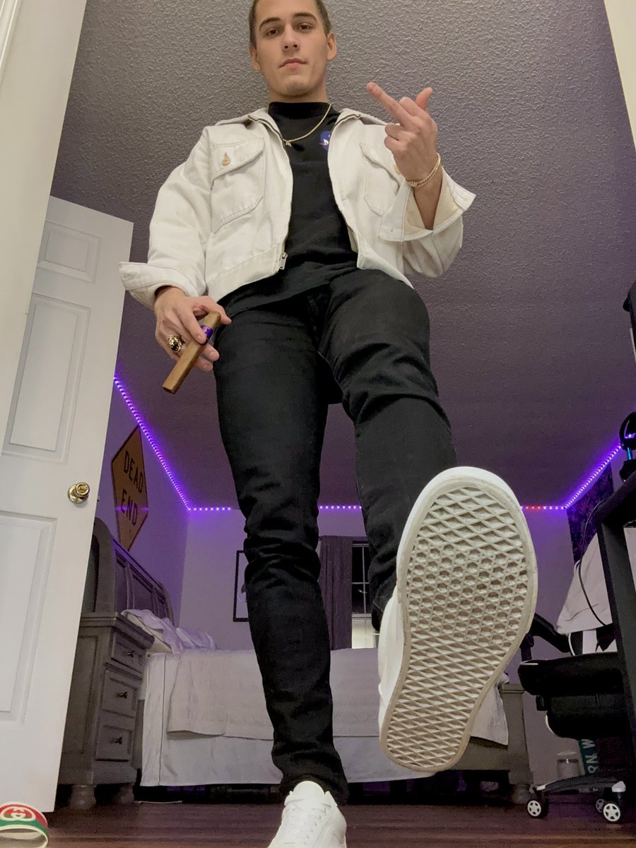 FindomVince's tweet photo. Happy Friday pigs, Daddy’s drinks are on you tonight 😈

https://t.co/nvcxgRtXIg https://t.co/Fv4XVKeXAd
