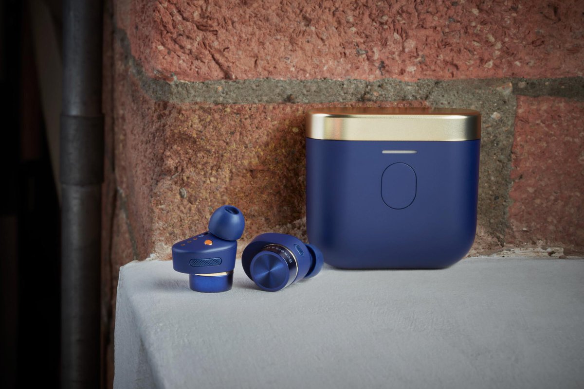 rahulkachhad's tweet photo. Bowers & Wilkins updated its Pi7 and Pi5 earbuds with better battery life https://t.co/wwl6GG3ITS https://t.co/JcH6b86Nfy #like #comment #ff #followday #followback #influencer #vibes #covid #savelife #tech #news
