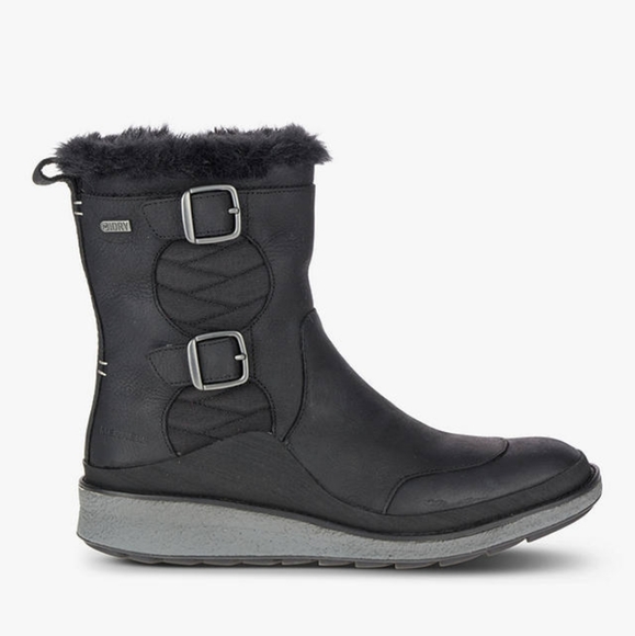radiance1992's tweet photo. So good I had to share! Check out all the items I'm loving on @Poshmarkapp from @jvsisales #poshmark #fashion #style #shopmycloset #frye #merrell #dvbydolcevita: https://t.co/je0o56wwyV https://t.co/FgCHY6n4fp