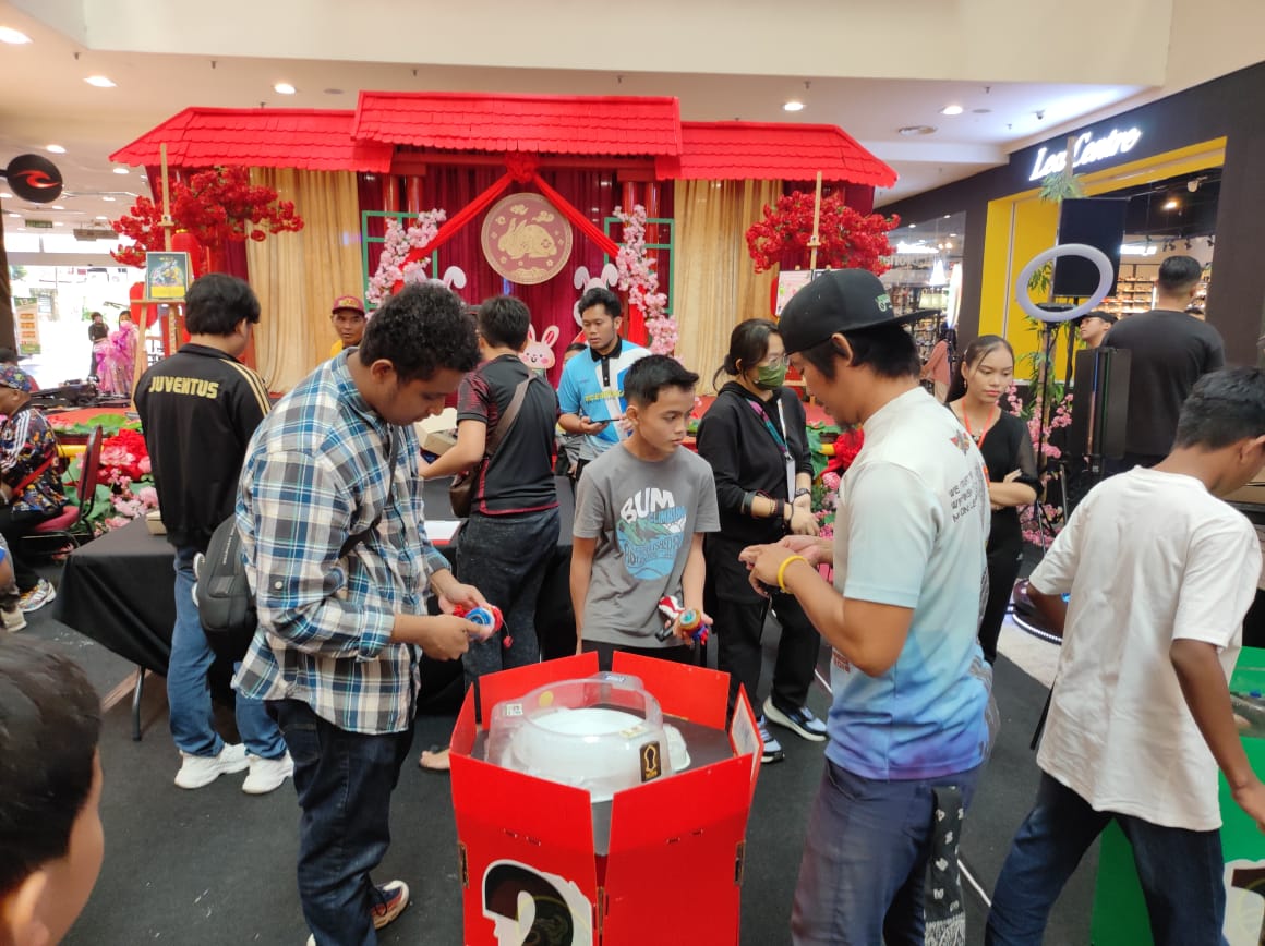 facafest2023's tweet photo. #facafest2023 #unimas #fsgk #beyblade #cosplay #plazamerdeka https://t.co/KRLoFereF3