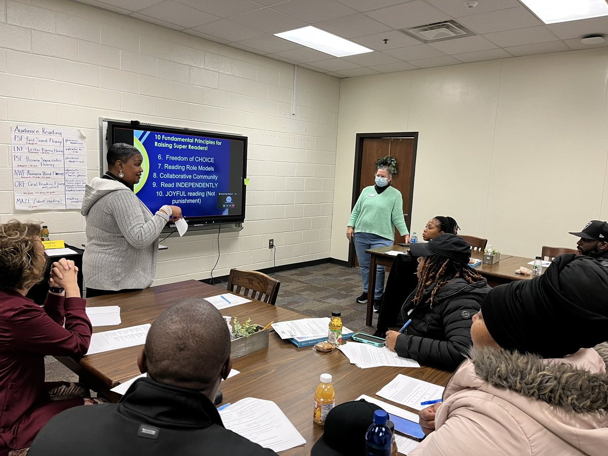 DawnGSmith1's tweet photo. All stakeholders MUST be involved and equipped with the tools necessary to drive our students towards academic success. Our fabulous Media Specialist and one of our Instructional Coaches  led a FANTASTIC Parent Workshop today! #SuperReaders @PrincipalCJHES @CJHicksElem https://t.co/7VCAM9Ww0L