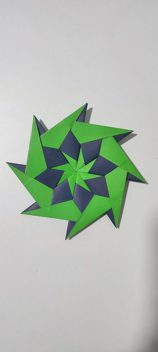 David_paperfold's tweet photo. Studying shapes 😊

#origami #papiroflexia #mydesigns https://t.co/EZUPitPCep