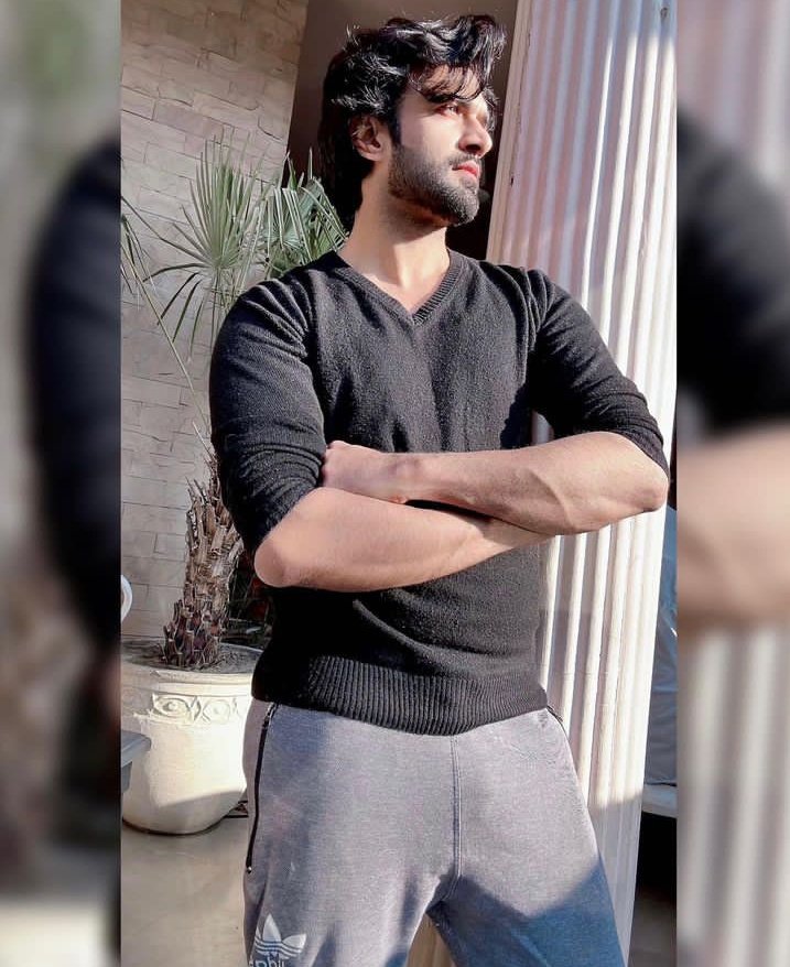 UmarBeing7's tweet photo. Cold hands,warm heart"🖤 https://t.co/bI9KwLGH8p
