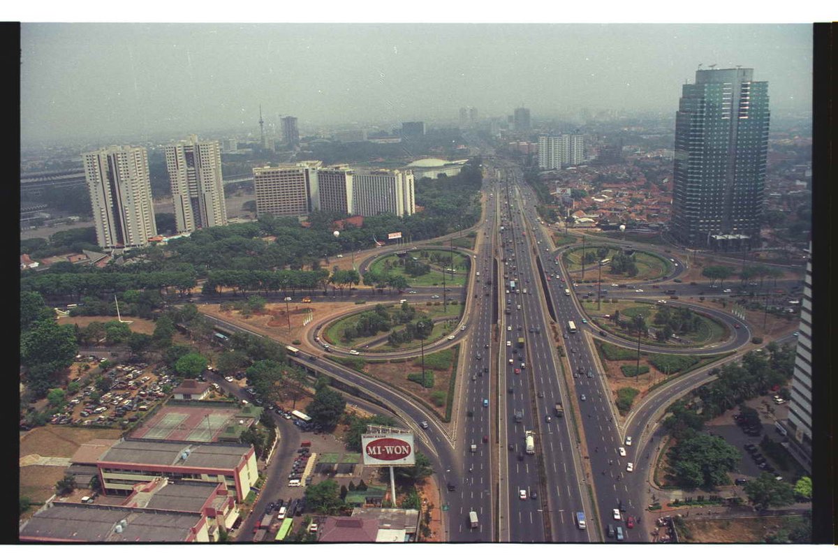 arbainrambey's tweet photo. Jakarta 1995. Foto2 saya buat dalam rangka 50 tahun Indonesia waktu itu.... https://t.co/QDhxFys1CB