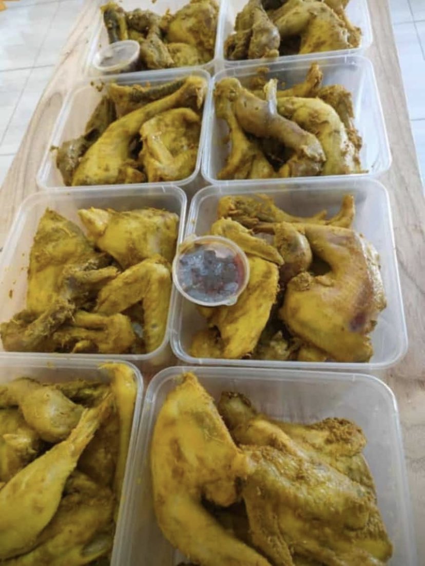 Ayam Kampung ungkep for tudeeei… Bs kemasan vacum juga jd aman kirim luar kota…