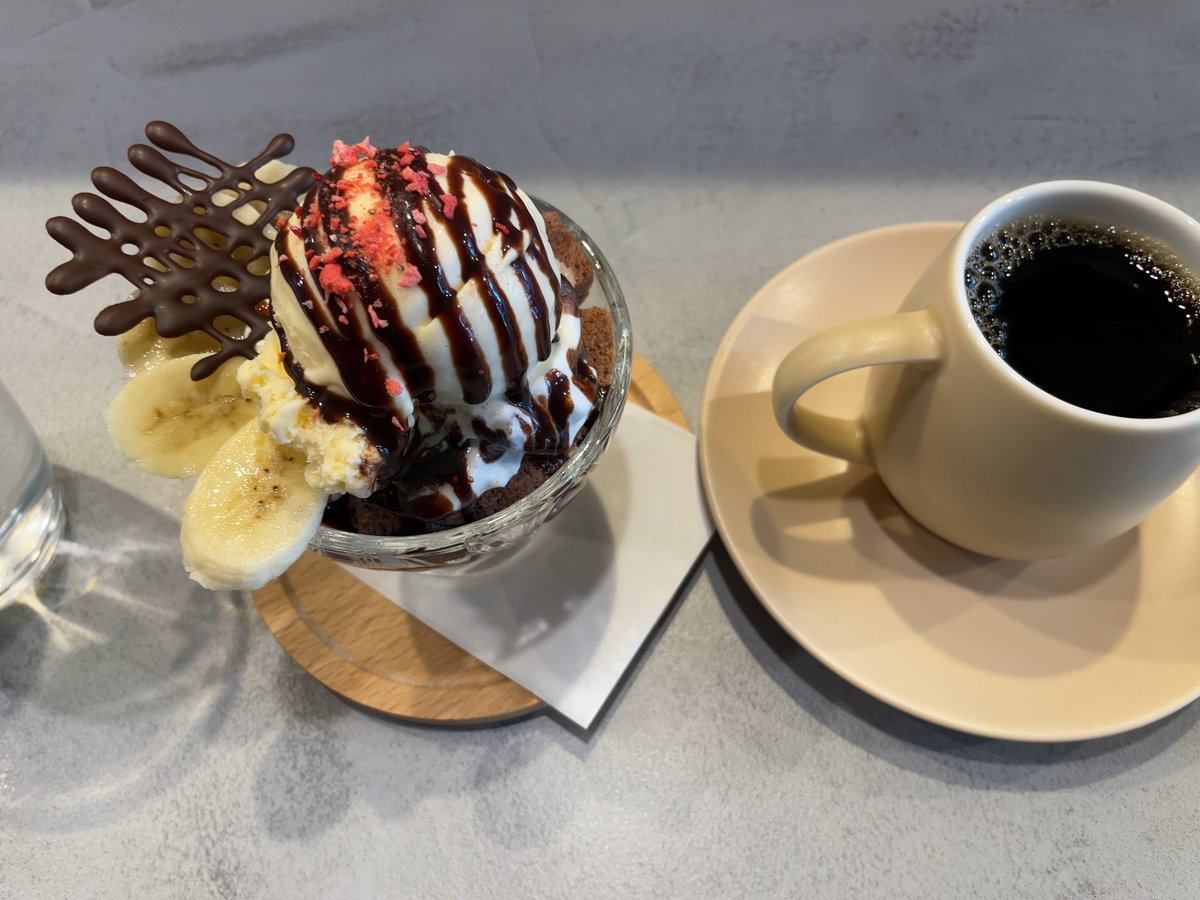 wistariapurple's tweet photo. 本日のケーキ、ミニチョコバナナカフェ♪
#addsugar
#日吉cafe
#ひようら https://t.co/7kLihbVxPT