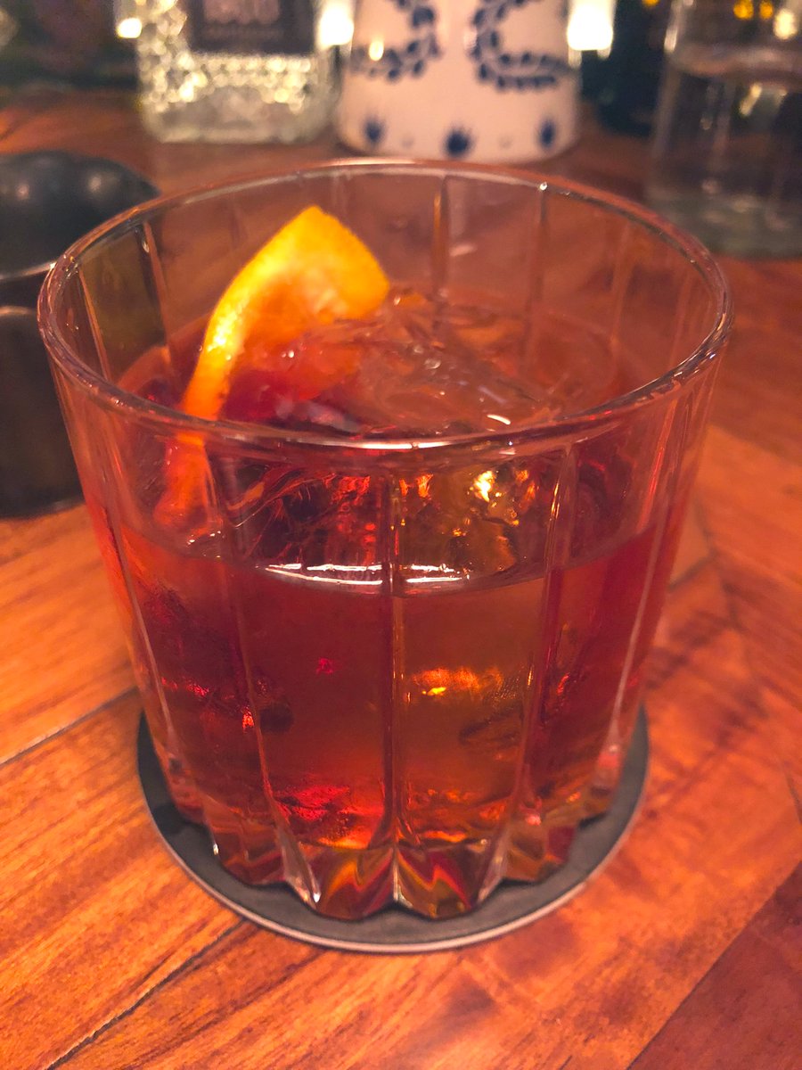 candleOKINA's tweet photo. 青山のPRBAR🥃カウンターから見える蝋涙が素敵すぎてずっと見てました🥰自宅じゃできない灯し方見るとワクワクしますね🕯お酒も美味しかったし面白いグラス見せてもらえて楽しかったです🎶今度これで飲みたい🍷ご馳走様でした���️
#prbar #aoyama #bar #candle #キャンドル #蝋涙 https://t.co/CU2xLWqQb2