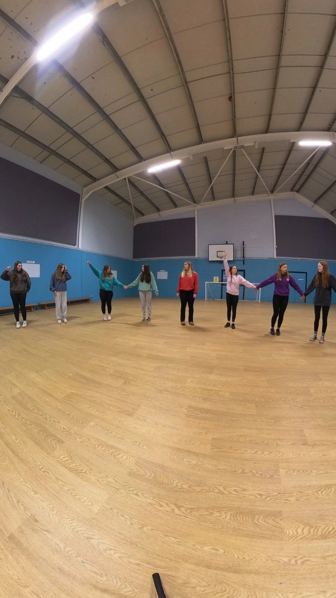 Urddieuenctid's tweet photo. Noson gyntaf wych yng Nglam-llyn Isa' ar y Cwrs Swogio. Dawnsio Gwerin a Gemmau Gwersyll heno. Hyfforddiant Cymorth Cyntaf, Hylendid Bwyd, Ymwybyddiaeth Hunanladdiad a Amddiffyn Plant a mwy i ddod. #swogs #urddieuenctid https://t.co/9RZaYaLFA9