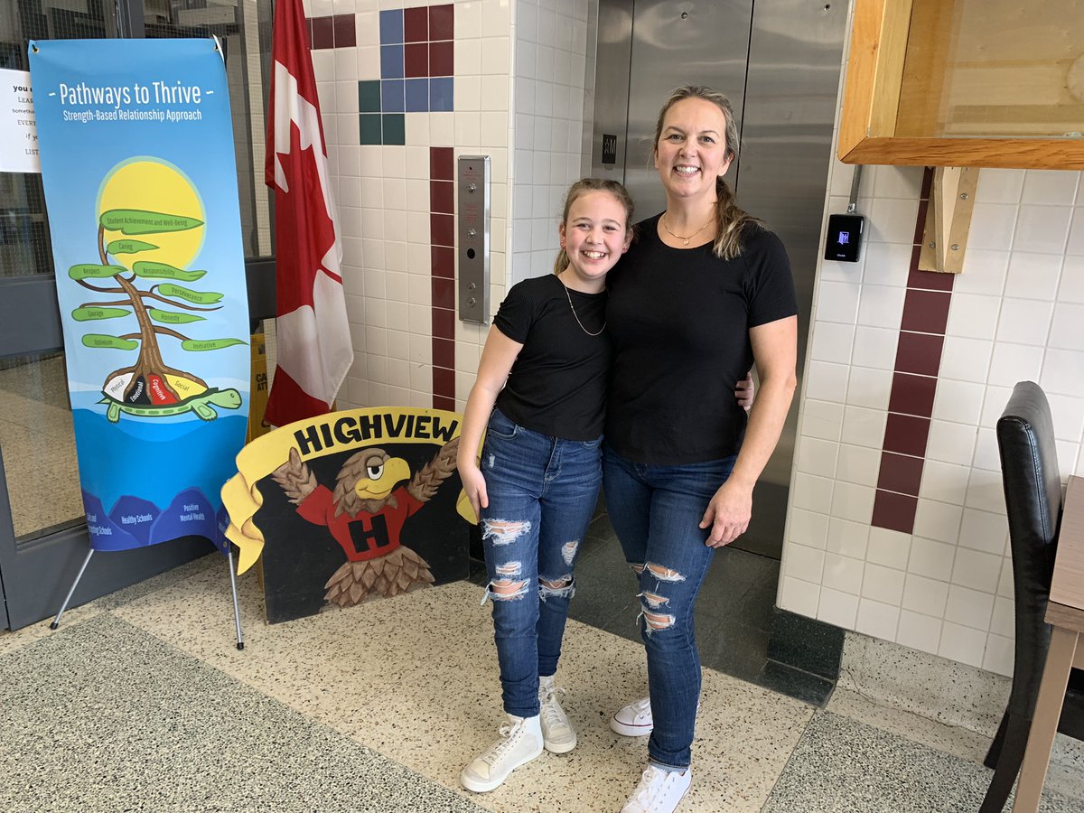 gaylecorbin's tweet photo. Twin day at Highview #spiritday @schoolspirit #loveourteam 1/3 https://t.co/IQHxQFPa06
