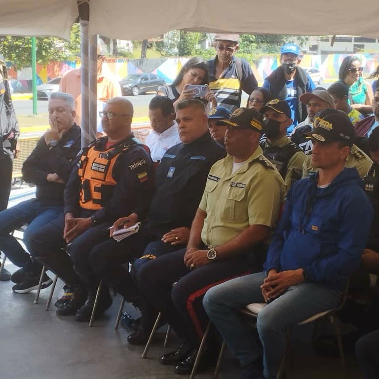 TerminaldeMcy1's tweet photo. Pdte. De #Categ @AngelGutie7 acompaño al Alc. @RafaelMaracay21 en la discusión y socialización de Ley para la Promoción del Ciclismo Urbano junto a los Dip. @ramolinap y @JG_COLMENARES, el Pdte. del @AraguaCleba @joseariaspsuv y un grupo de ciclistas
#BastaDeAcosoComercial https://t.co/9gc2N3ViOg
