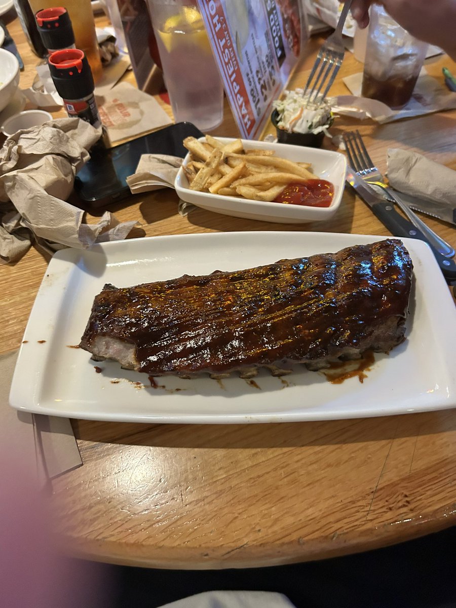 CooleyChar's tweet photo. We donβt play!!!! #girlsnight #ribs #fullrackbaby #yesimdrinking MMC π https://t.co/ptNvbRoBz9
