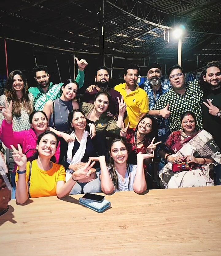 always_surbhic's tweet photo. Last picture of #SherdilShergill Team 🧿

#SurbhiChandna #ManmeetShergill #RajMeet #Manali #Manmol #Rajmol #JuNu #SherdilShergill https://t.co/TUscFyuWF1