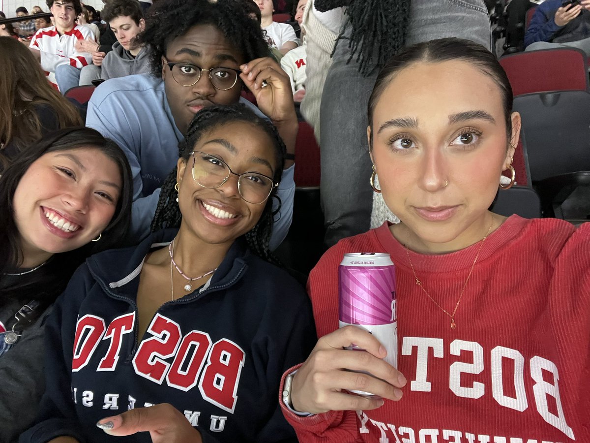 meekmya's tweet photo. @TerrierHockey #pepsifanphoto https://t.co/bAOQM4NvMy