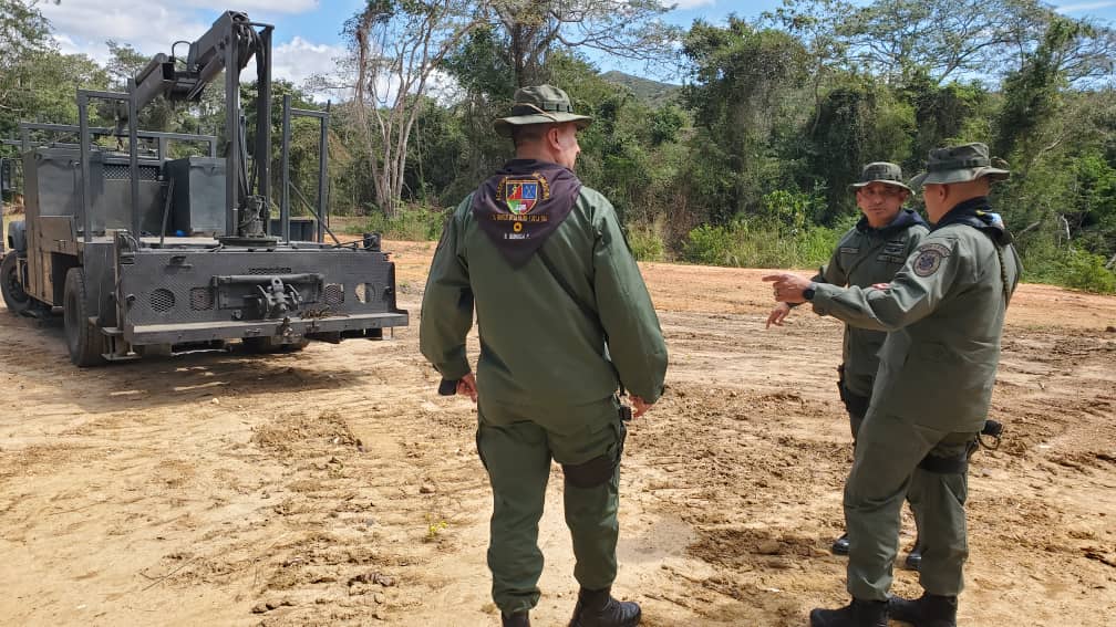 Umbv_Fanb's tweet photo. El GD Dilio Guillermo Rodríguez Díaz, Rector de la UMBV en compañía de los directores de las academias militares, asistieron al Fuerte Terepaima con la finalidad de pasar revista a los sectores donde se realizará el Período de Campo y Maniobras de Campaña de la UMBV 2023. https://t.co/fHTg76wzMe