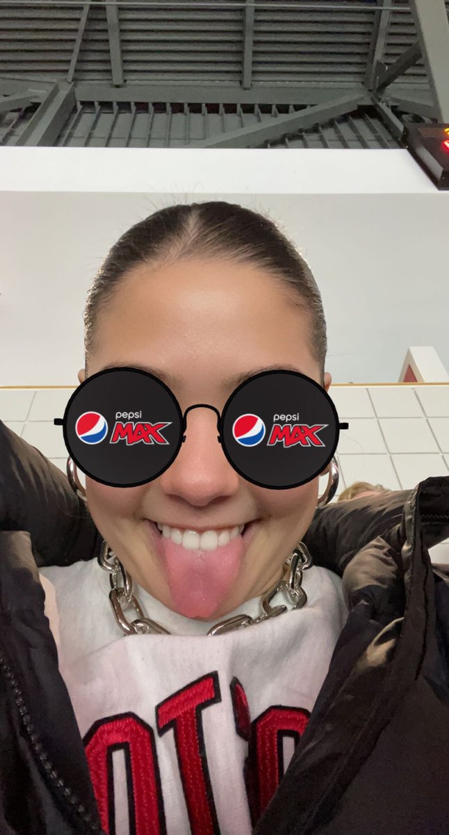 efernk's tweet photo. #pepsifanphoto #bu #bostonuniversity #bcsucks #iheartpepsi #freshmengang #hockeyiscool #pepsifanphoto https://t.co/VH6L9f0MCH