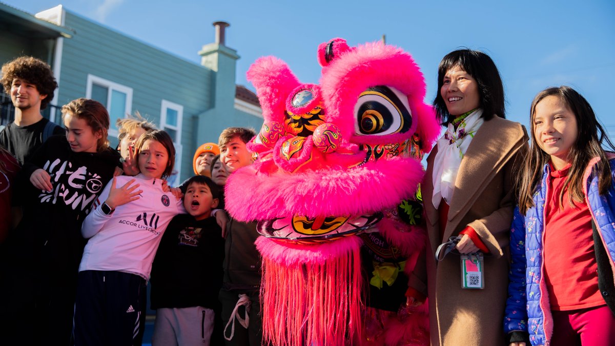 lelyceeSF's tweet photo. Last night, LFSF students from Gr5 to 12, performed in front of parents and peers to celebrate #LunarNewYear2023 : dance, poems and songs in Mandarin... The show continued this morning with a professional Lion Dance performance 🐰
#LFSFjadore #LFSFcommunity https://t.co/9fs9HYmn6a