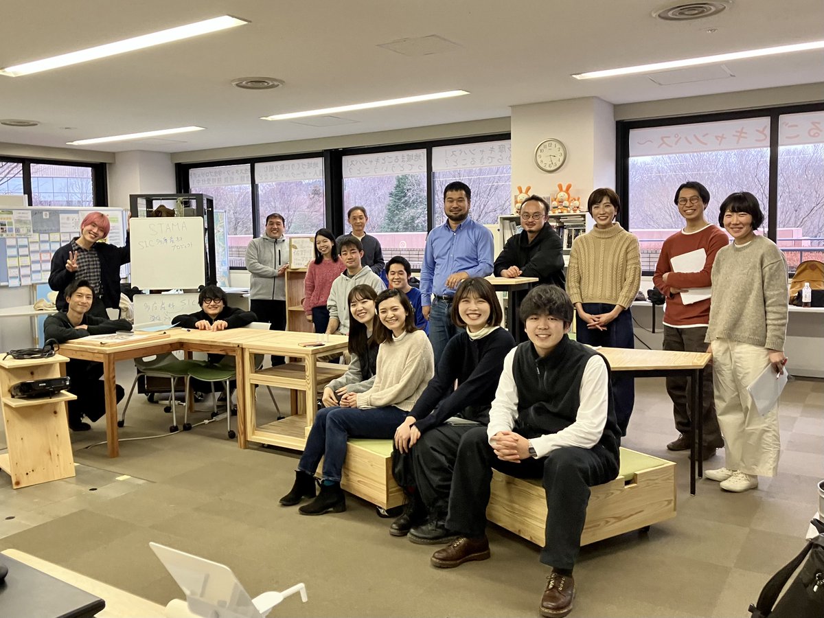 tokyochainsaws's tweet photo. 昨日の法政大学。地域の材を使った什器を作り、学生が気軽に立ち寄れる場所を作る〜そんなプロジェクトに木材提供、加工・製造で協力してます。愛称は「STAMA」（えすたま）！
#林業 #法政大学 #STAMA  #東京 #地産地消 #木製家具 #交流 #大学 https://t.co/hTeiACPHNs
