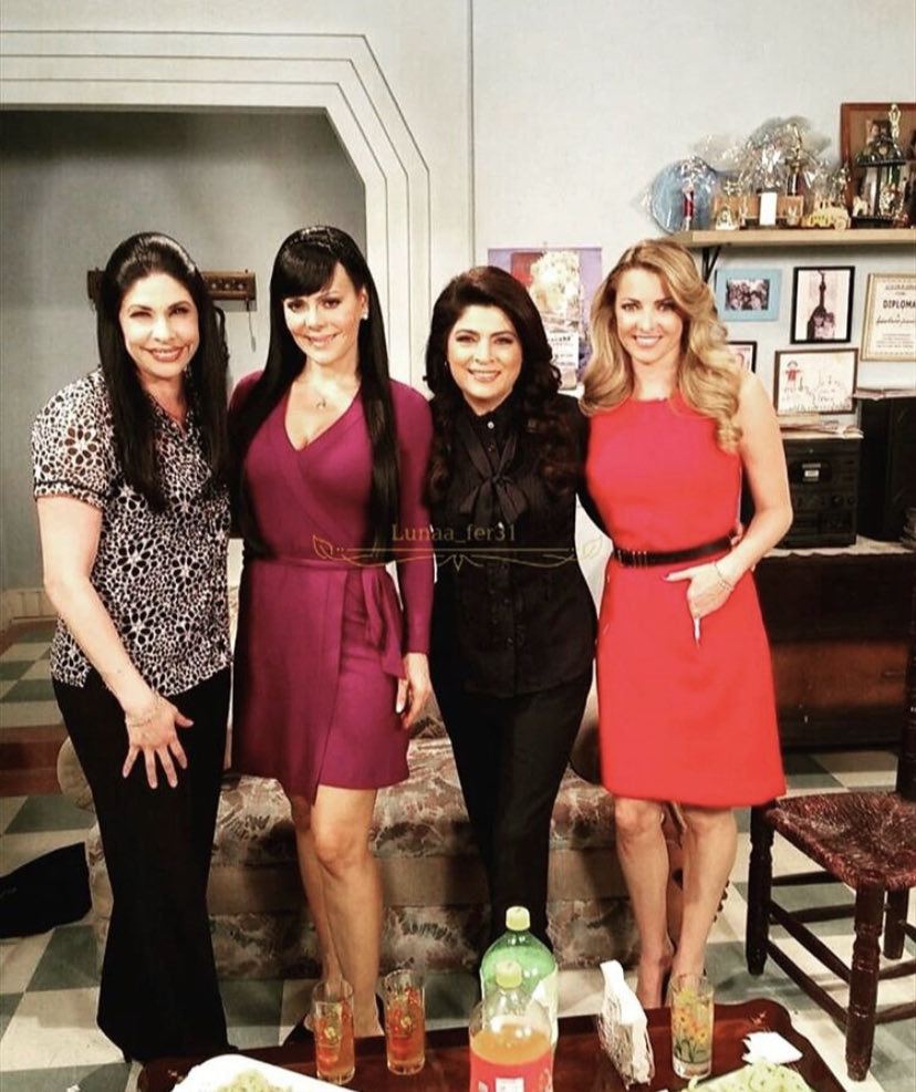 raquelgarzac's tweet photo. Y después de 10 años 
Una sigue agradeciendo 
Muchas gracias ❤️🍂
Hoy Gran Final 6:30 
#coronadelagrimas2 time… https://t.co/xkfjHrqsc2