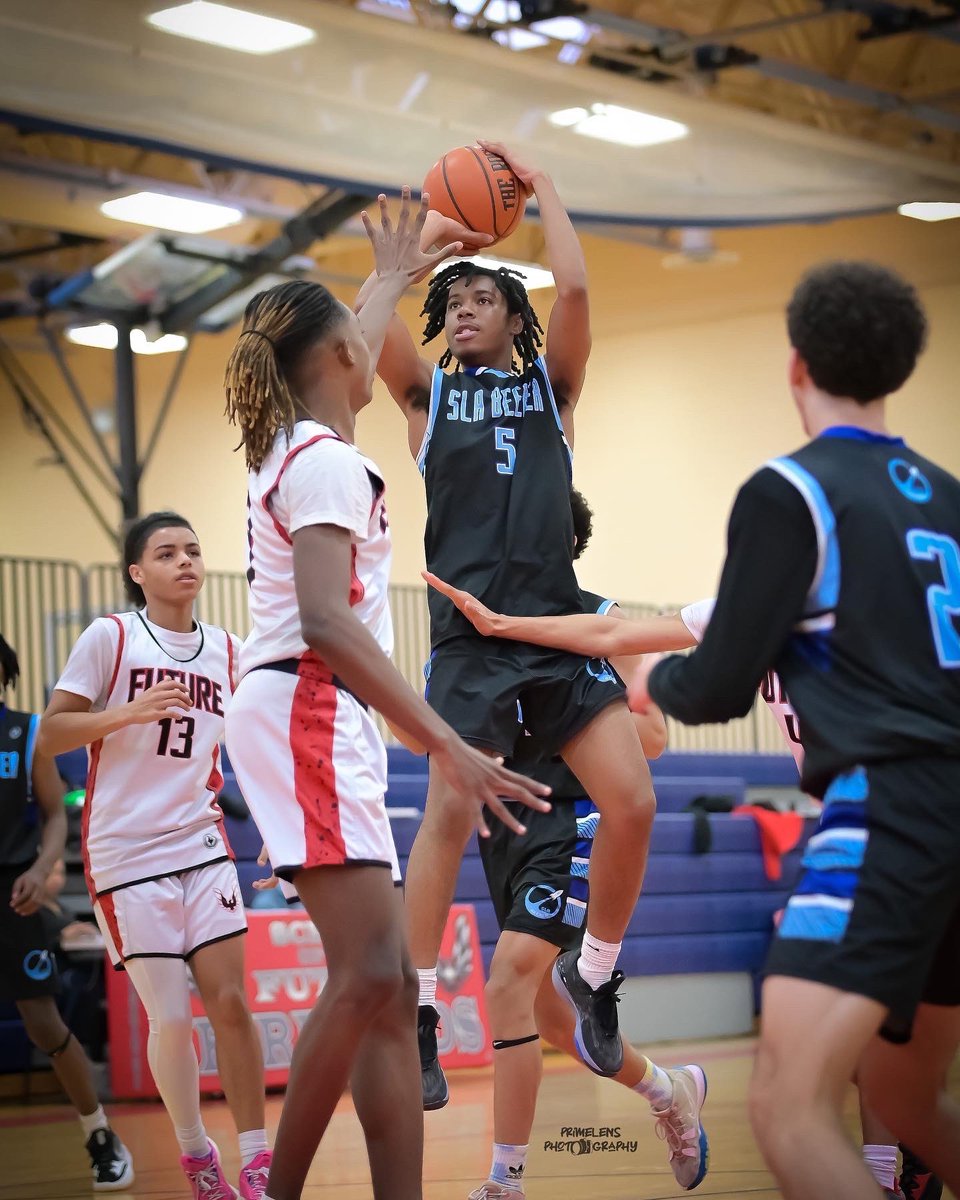 pettigrew_n's tweet photo. One of the most slept on guards in Philly @kaiipett 6’1” combo guard leads his team in scoring and to a 17-4 record💪🏽💪🏽 #phillybasketball #phillyhighschoolbasketball #piaabasketball #pub #publicleaguebasketball #slabeeber #slabeeberbasketball #collegerecruiting #unsignedsenior # https://t.co/hPTQzhLi3I