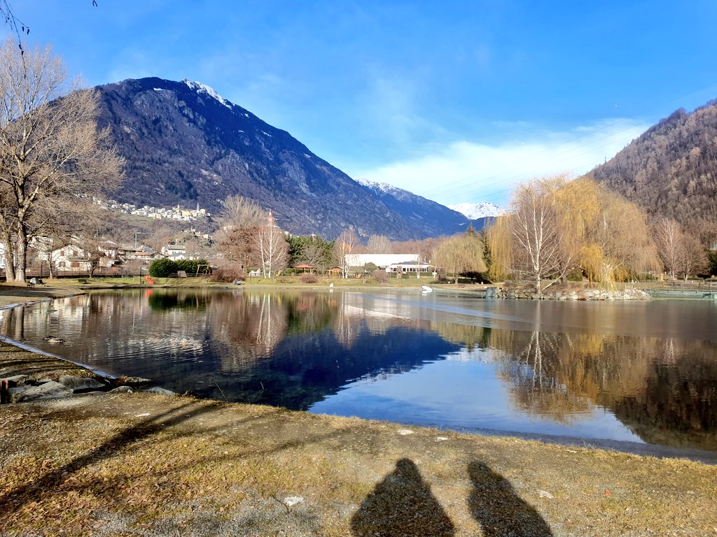 anthro_serene's tweet photo. Day 5. I needed a #break from my thesis and went out for a walk. I encountered a crispy cold and an amazingly blue sky. One of the things I miss the most when I am away is the light over natural colours. #productiverest #academicWriting #mentalhealth https://t.co/FMlDxhkIjZ