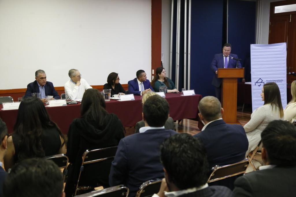 Tomas_Figueroa's tweet photo. Felicito a mi amigo @RSuro por la labor desempeñada durante su encargo al frente de la Fiscalía Especializada en Materia de Delitos Electorales (2015-2023), hoy presentó su informe final de labores en el @LegislativoJal https://t.co/GAs6KYWMfq