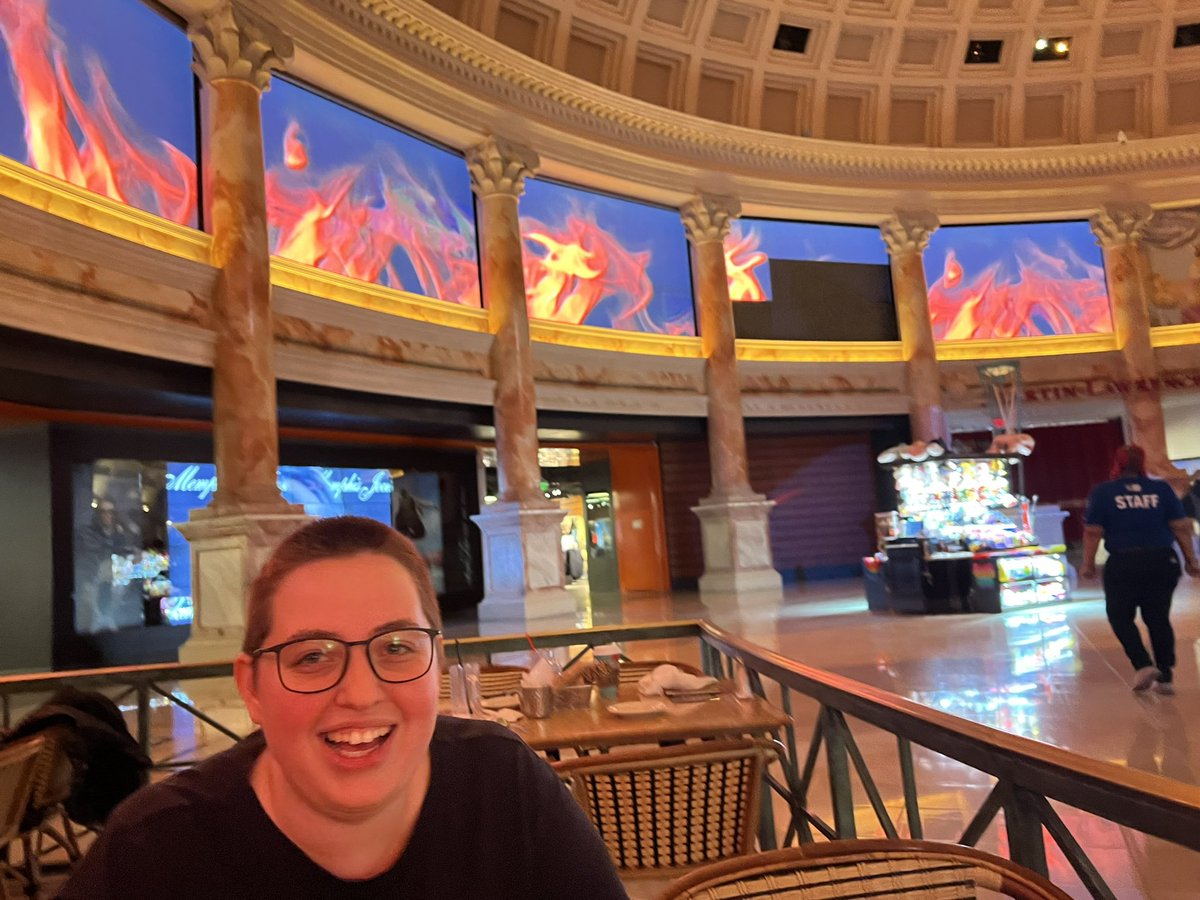 kelly on Twitter "The Caesar’s Palace Cheesecake Factory is wild"