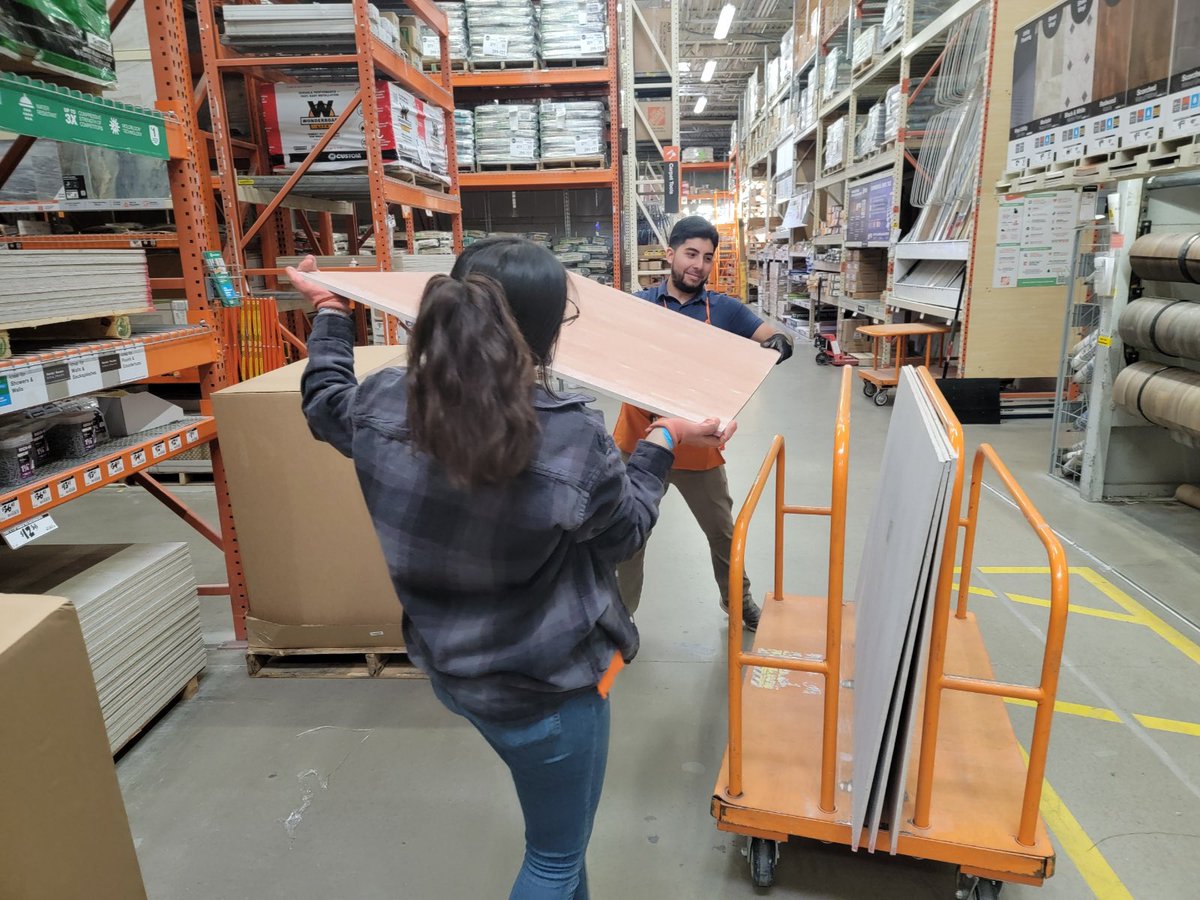 Daniel &amp; Zyiarre in flooring staying safe with Team Lift! 😎💪🏽 @Fuerstenberg15 <a href="/ianfmacias/">Ian Macias</a> <a href="/JAMMartinez1323/">Ana Martinez</a>
