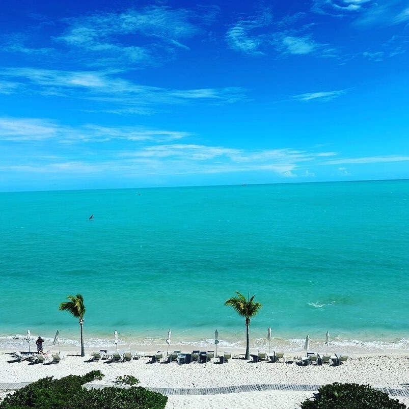 No filter ever needed on your balcony pics! 

#fanfotofriday by • @vickivakani1 
Island time. #familyvacay

#longbaybliss #turksandcaicos #caribbean #roomwithaview instagr.am/p/Cn78QmPujai/