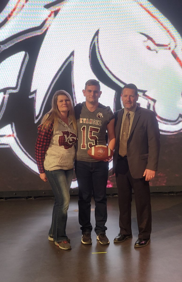 Thank you to Evangel and their coaching staff for inviting me and providing hospitality to me. With that being said, after a great official visit, I am honored to receive an offer from Evangel University! #AGTG #CodeMaroon <a href="/dan_swofford/">Dan Swofford</a> <a href="/CoachHepola/">Chuck Hepola</a> <a href="/Evangel_FB/">Evangel Football</a>