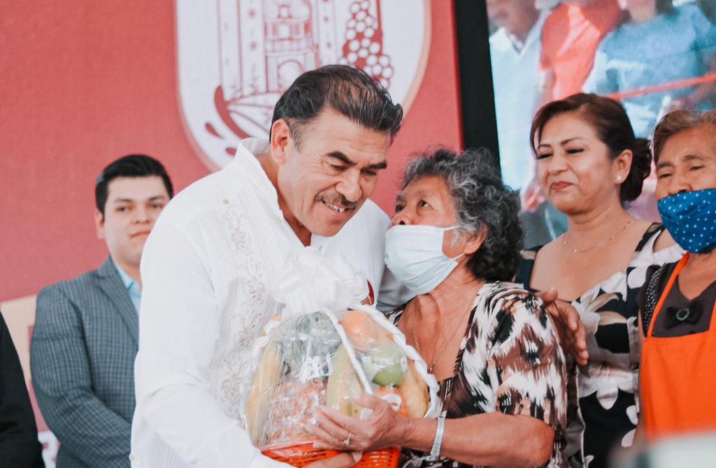 erikaconectate's tweet photo. Es un gusto asistir al primer informe de gobierno de Jesús Juan Rogel Sotelo presidente municipal de #Tepalcingo donde ratifica los principios básicos de bienestar y progreso al lograr un gobierno de puertas abiertas para el bien de la ciudadanía, enhorabuena. https://t.co/xnSDc84RX3