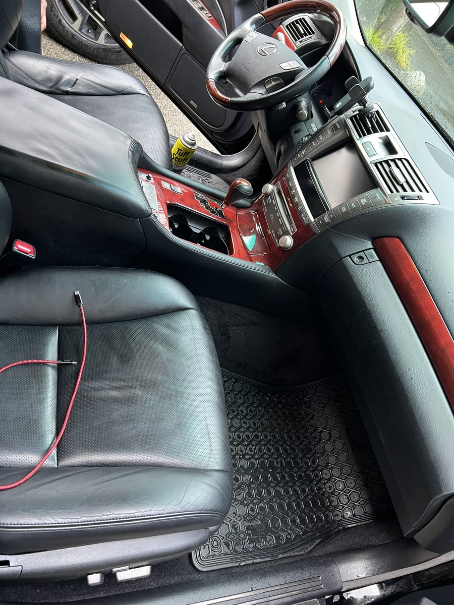 imbckngr's tweet photo. If cleaning the interior of your car seems like an overbearing task then this is the post for you. Mobile Butler is here to take care of all your detailing needs. DM or visit our website (link in Bio) to book your appointment with us. We look forward to seeing you 🚗🚗 https://t.co/fFje45GUUM