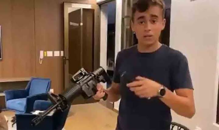 PlantaoBrasilOF's tweet photo. 🚨 Nikolas Ferreira tem a posse SUSPENSA por Xandão!
O aprendiz de golpista, entre outros bolsonaristas, endossou os atos terroristas de 8 de janeiro. https://t.co/dBUCTOfpmR