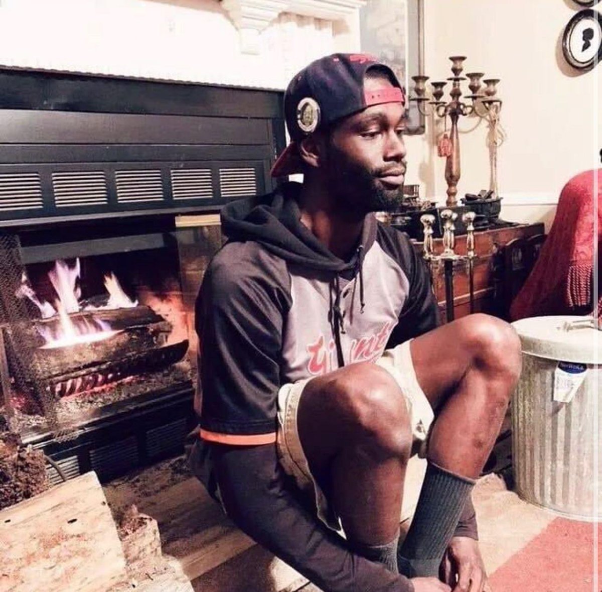 Dreamdefenders's tweet image. What was done to Tyre, a young man with so much love in his life, was grotesque and so inhumane. There’s no reforming the system that did this to him and so many others. We pray for his family. Fight for a better world tonight, tomorrow and until we’re all free. #AbolishThePolice