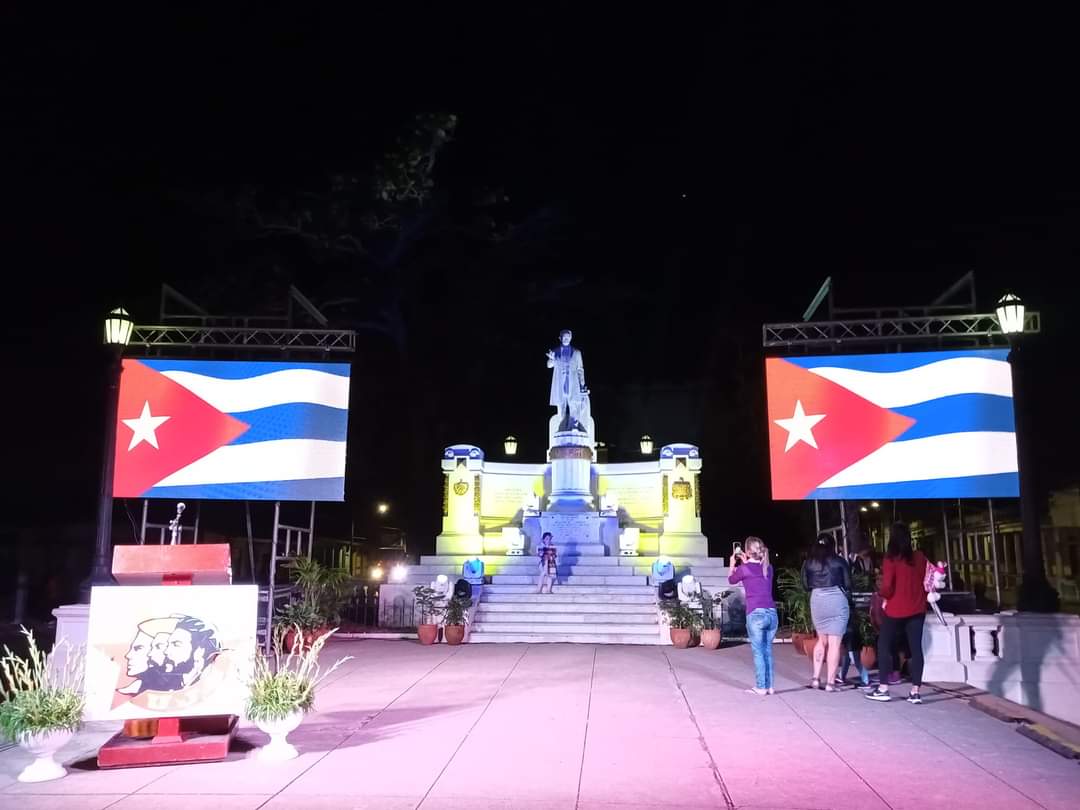 #MartíVive En breve marcha de las antorchas en #PinardelRío  #FidelPorSiempre
