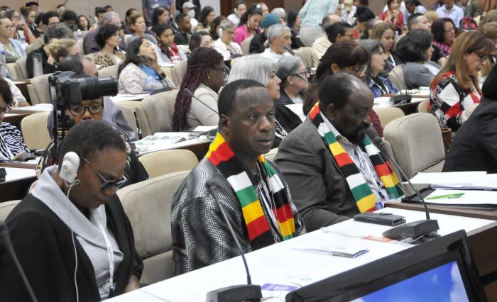 Sostuve encuentro amistoso con personalidades asisten a V Conferencia Internacional #PorElEquilibrioDelMundo y al Congreso sobre el Nuevo Orden Económico Intl.
Les agradecí por aportar sus ideas y reflexiones en debates en torno a imperativo equilibrio necesita la Humanidad.