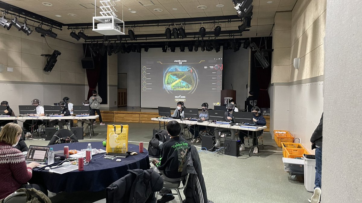 Excited for the first KAIAC Invitational #eSports #LeagueOfLegends hosted by @kispride. Thanks to @Vreugdewill @edtechii for organizing and to @GenG for sponsoring and running the tourney.