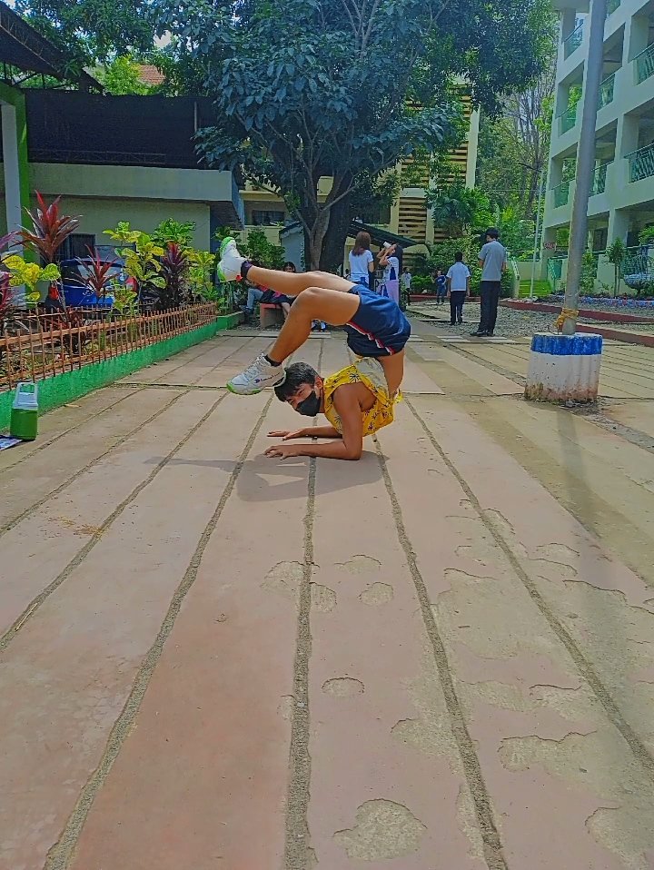 itsme_jumel21ph's tweet photo. Contortion Elbow Stand 🇵🇭🤸✨ #mood #happy #flexibility #flexible #contortionist #contortion #elbowstand #rhythmicgymnastics #view #jumel_valenzuela https://t.co/DSrBpJfhkl
