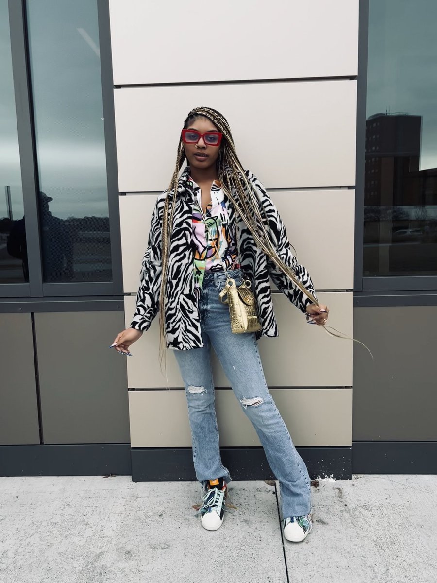 CPRModels's tweet image. Say hello to model, Lay! Some pics from our “MIXED PRINTS” look 🦓