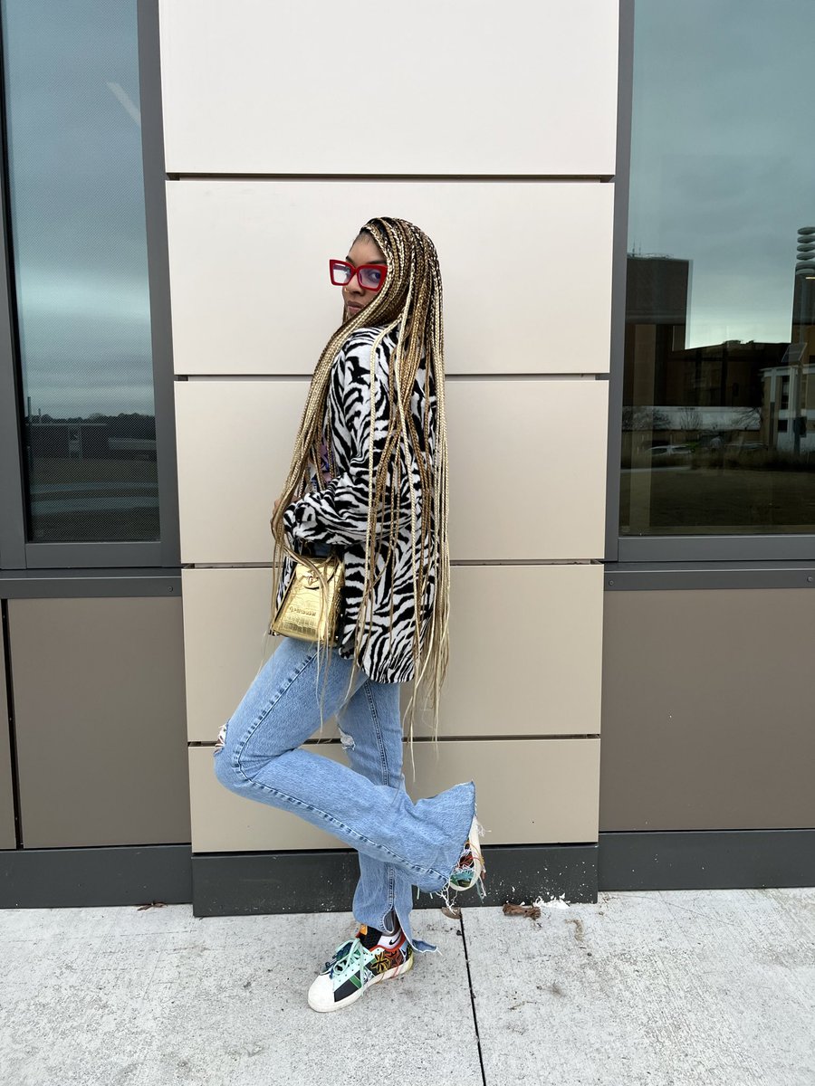 CPRModels's tweet image. Say hello to model, Lay! Some pics from our “MIXED PRINTS” look 🦓