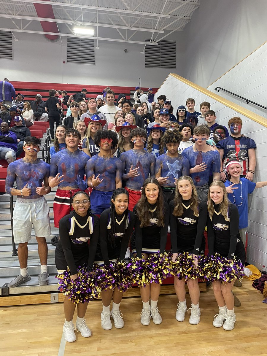 CHSEaglePride's tweet photo. Go Eagles! 🦅🏀🇺🇸 https://t.co/bDWV9JYKrF