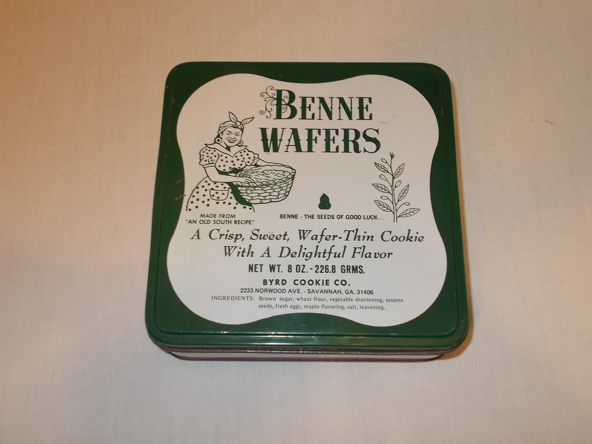 Excited to share the latest addition to my #etsy shop: Vintage Benne Waffers Tin Byrd Cookie Company Tin Very NICE piece etsy.me/3XJuNTv #green #white #metal #vintagebennewafers #bennewaferstin #byrdcookiestin #vintagetin #bennewaferstinbox #tinmetal