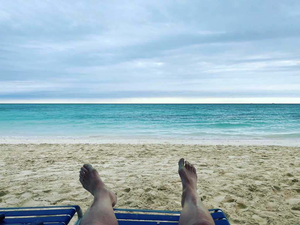 I heard it was 28 and snowing back home. Glad I’m here. https://t.co/Ooa4cQE2im