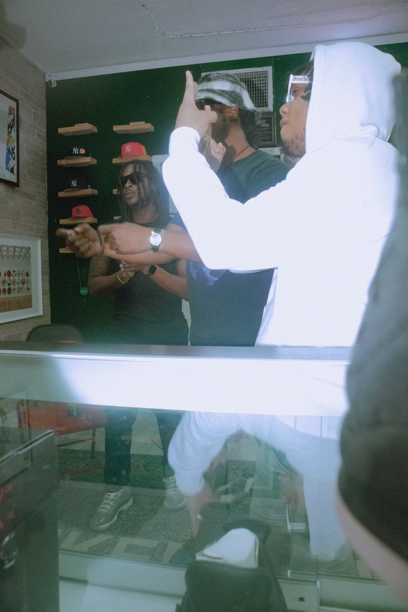 1agswamp's tweet photo. Hustlin 4 this shit u already kno 🧟♂️💯💯 #SWAMPRecords🧟♂️ https://t.co/WNBCrSXRxK