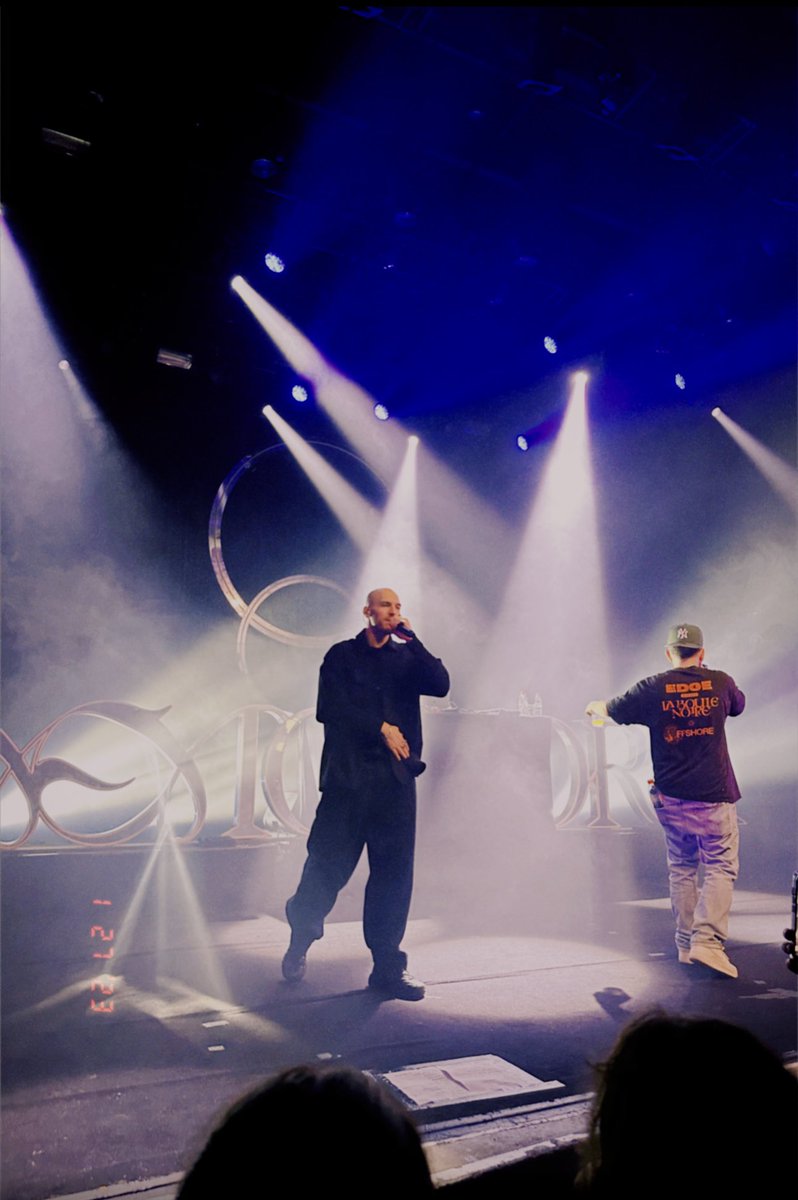eva_far90's tweet photo. @JazzyBazz @Essoluxueux 🎤 https://t.co/hOxsfZxOWj