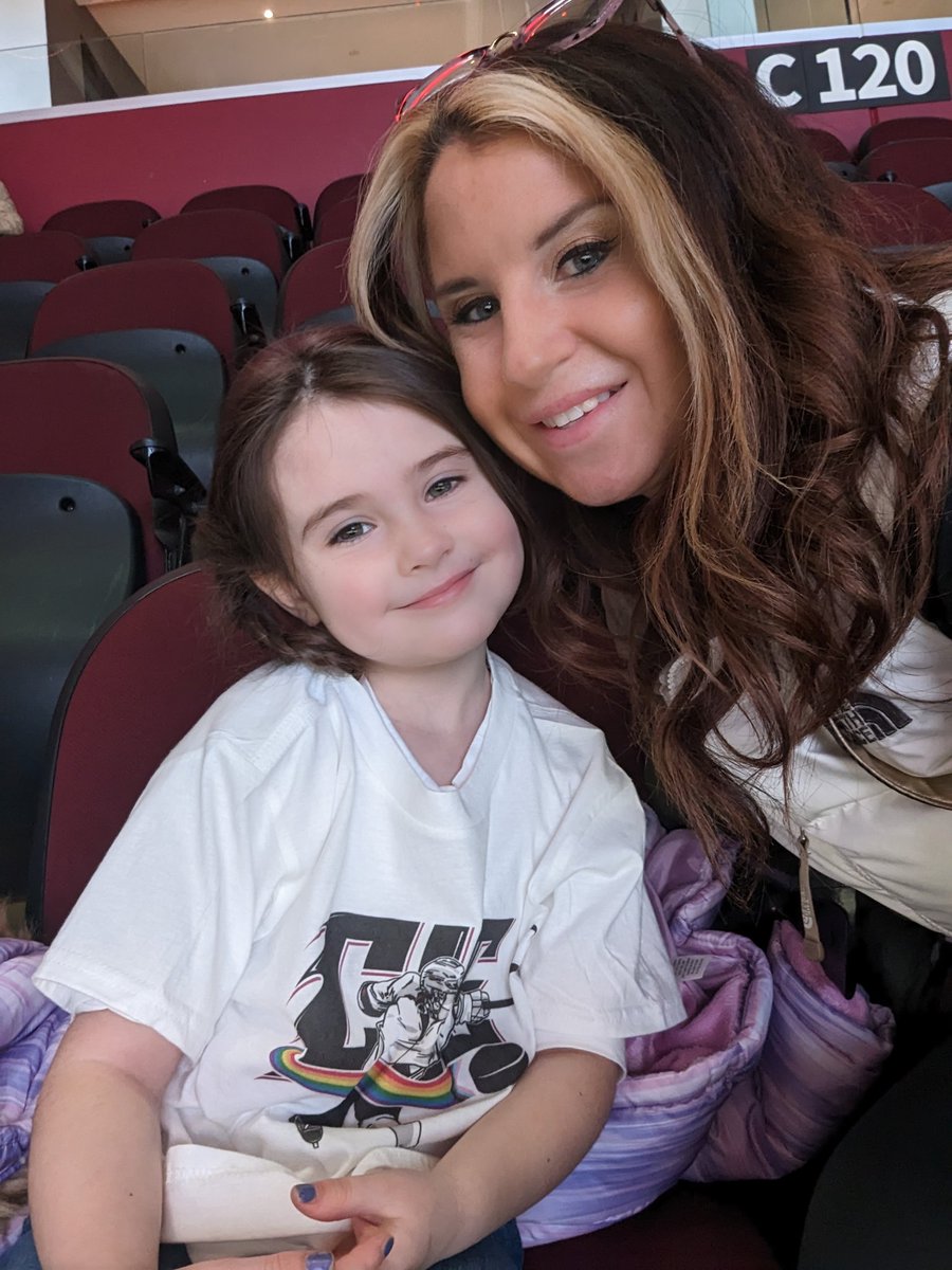 TheRealQu33nBee's tweet photo. First hockey game 🏒@monstershockey #rocketmortage #monstershockey https://t.co/u0SjKC6QHk