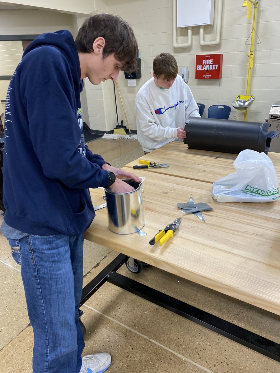 EnergyIslander's tweet image. Back in the lab working on our pyrolysis stove project. These students finished their designs and are now building a stove to burn wood without smoke. @GIPublicSchools @GISH_AoET