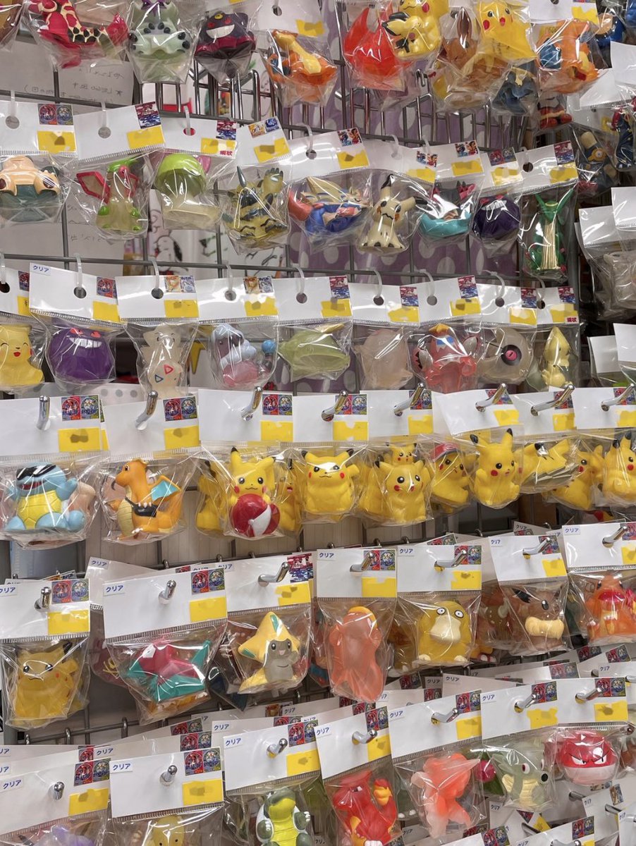 roboradi_stuff's tweet photo. ポケモンキッズ！！
たくさん入荷です！！！！！！！

今回はなんといっても！クリアタイプが100種類くらい入ってます😳❗️❗️
キラキラ輝くシャイニーコーナーになっています👼🏼💎✨✨‼︎⭐️🌈
#ポケモンキッズ #ポケモン #pokemon https://t.co/EVyiNrNXmz